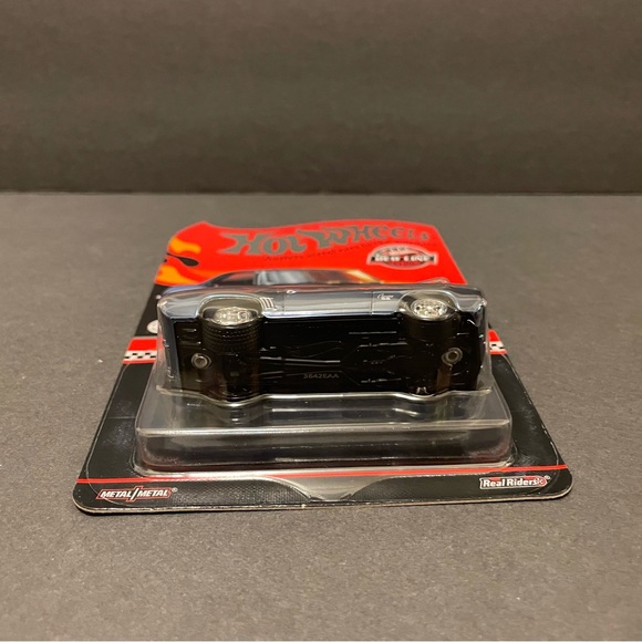HotWheels RLC- 1969 Chevy Camaro SS - Picture 2 of 6